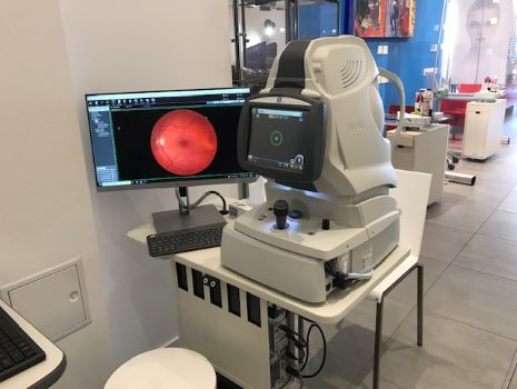 Retinal imaging equipment at Specs Direct Opticians in Barnet